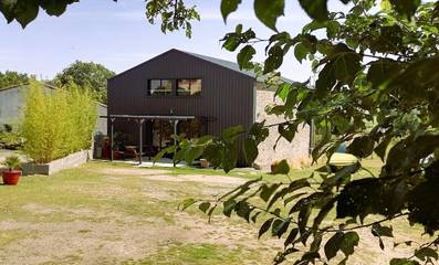 Gîte pour 6 personnes, avec jardin ainsi que terrasse et vue à Chambretaud