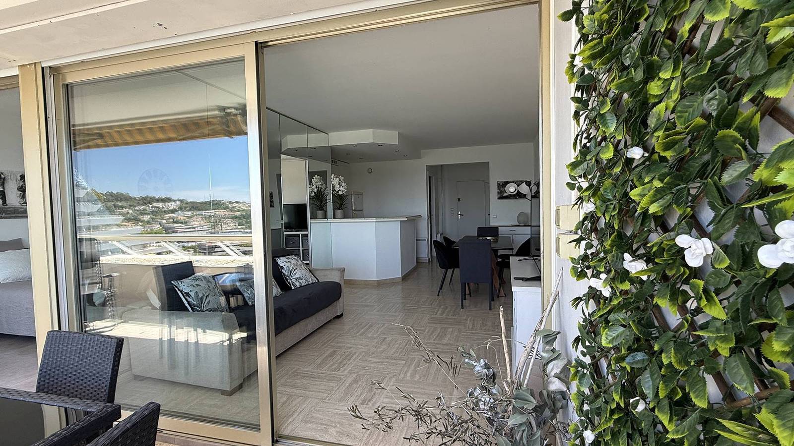 Entire holiday apartment, Apartment amazing sea view 2 bedrooms 2 bathrooms wifi private parking in Villeneuve-Loubet Plage, Villeneuve-Loubet