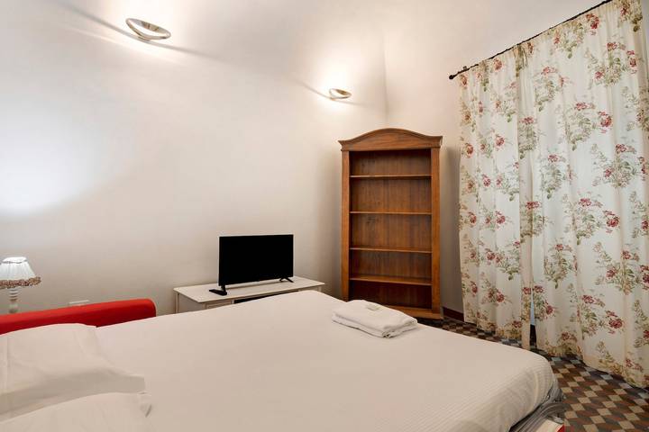 Ganze Wohnung, Haustierfreundliche Ferienwohnung Bilocale Merlino mit Bergblick und WLAN in Finale Ligure, Finale Ligure Gemeinde