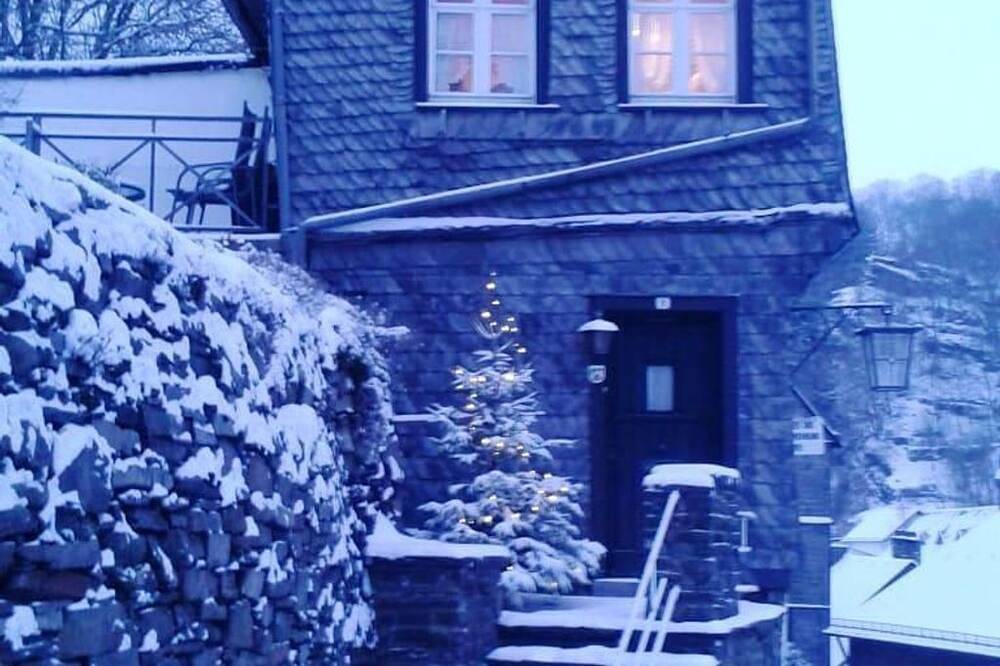 Die Nähkiste - 5-bed vacation apartment, shower/Wc, 3 bedrooms in Monschau, Naturpark Hohes Venn-Eifel