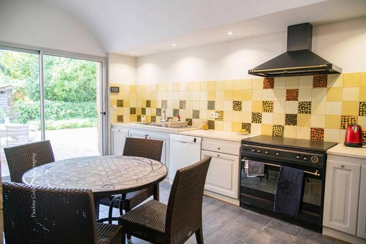 Location de vacances pour 16 personnes, avec Terrasse et Jardin ainsi que Piscine et Vue à Bagnols-sur-Cèze - 3