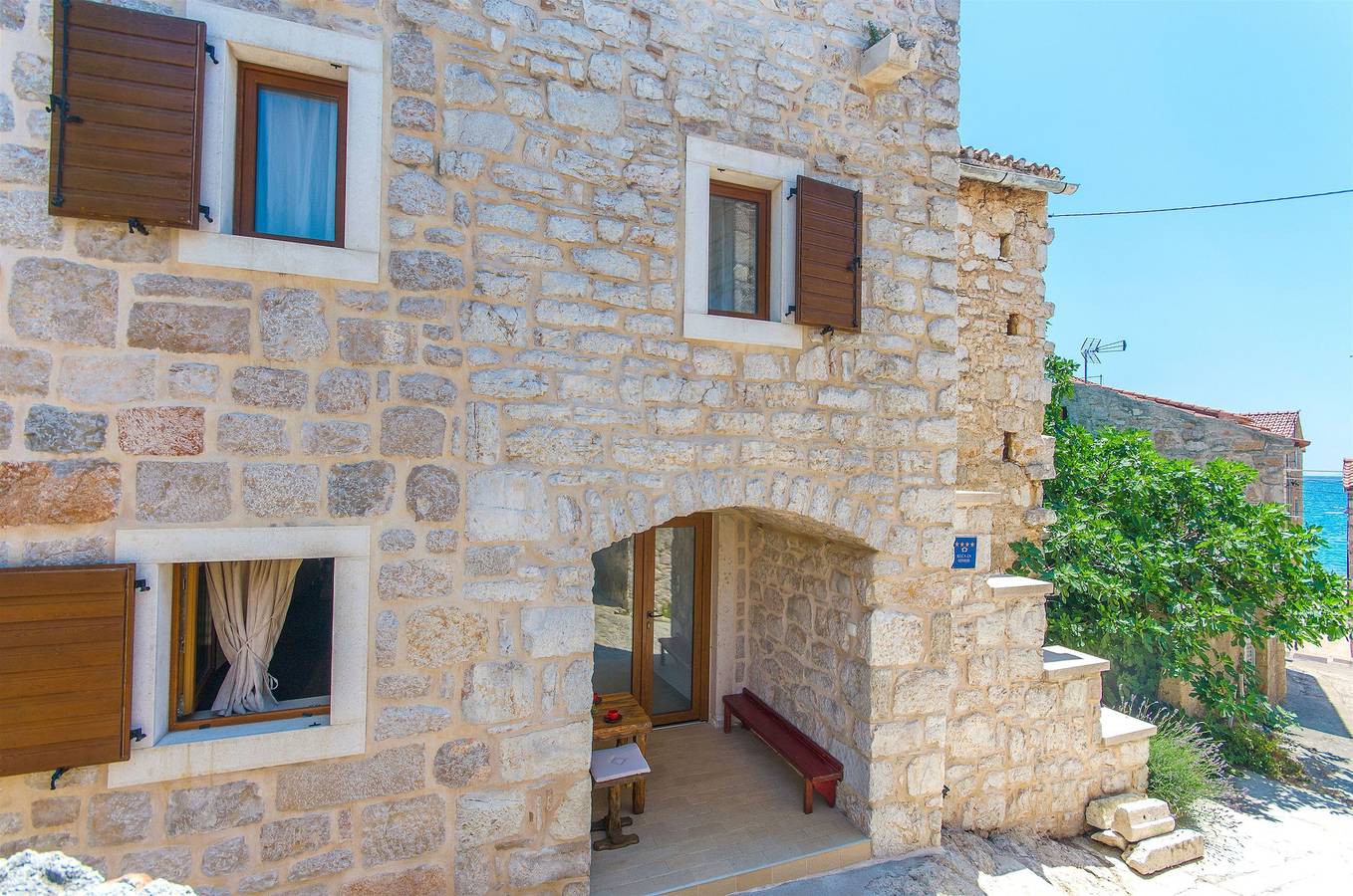 House Stone house island Prvic in Dalmatinische Inseln