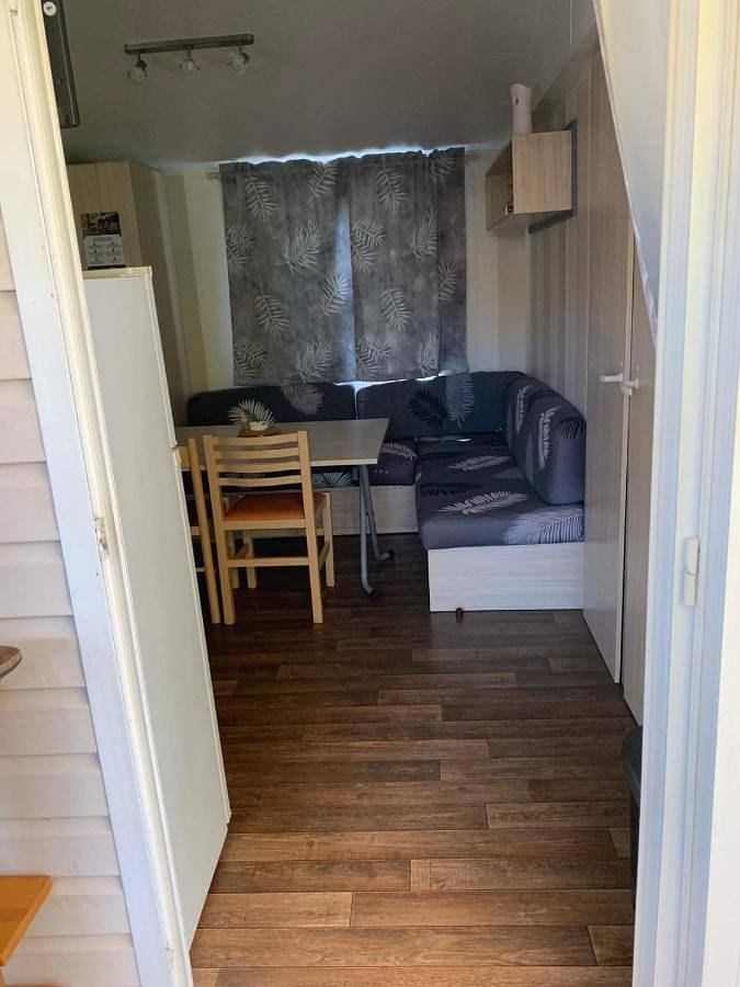 Camping pour 8 personnes, avec jardin et piscine ainsi que bassin pour enfant et terrasse au Le Grau-du-Roi - 2