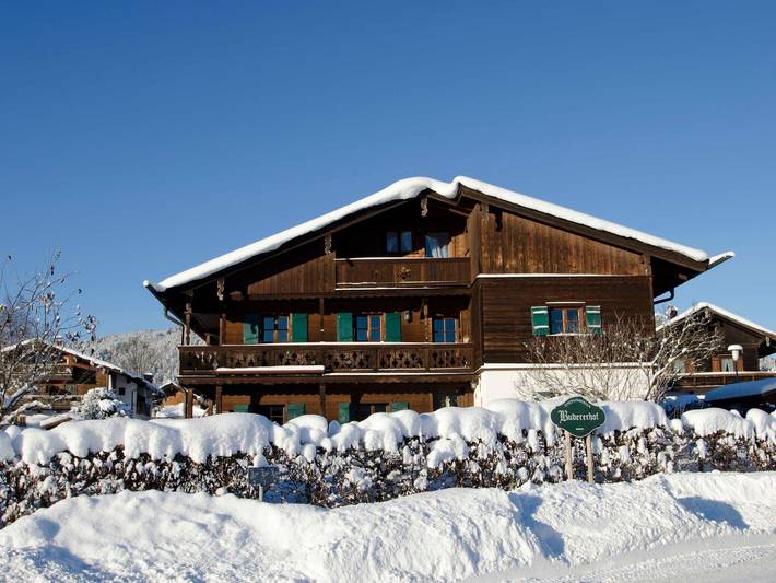 Ferienwohnung für 2 Personen, mit Terrasse und Garten sowie Ausblick und Seeblick in Alpenland Tegernsee Schliersee