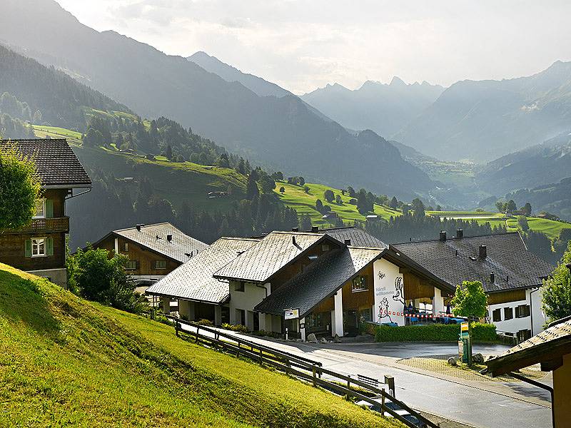 Apartamento vacacional entero, Ferienwohnung Bellevue - 3.5 room apartment for 6 persons, 62m2 in Rätikon mountain range, Luzein