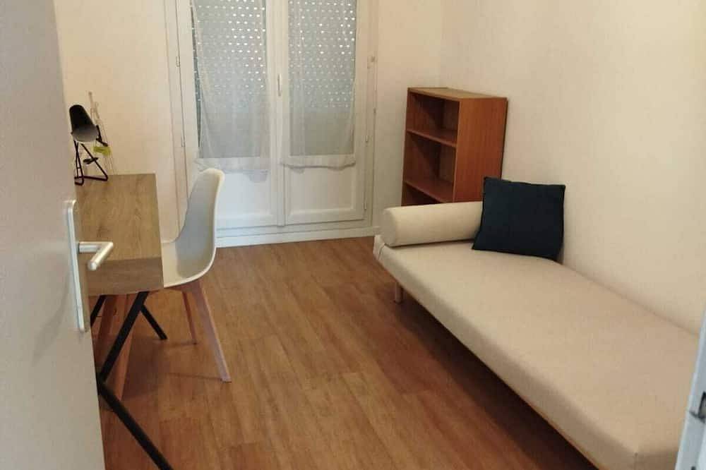 Appartement entier, Appartement Meuble- 5 Personnes - 2 Chambres- Landerneau 29 in Landerneau, Région de Brest
