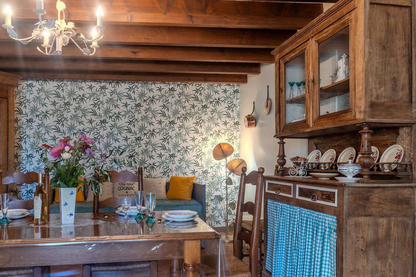 Charmante gîte: "Chai Nous" in Brizambourg, Saint-Jean-d'Angély en omgeving