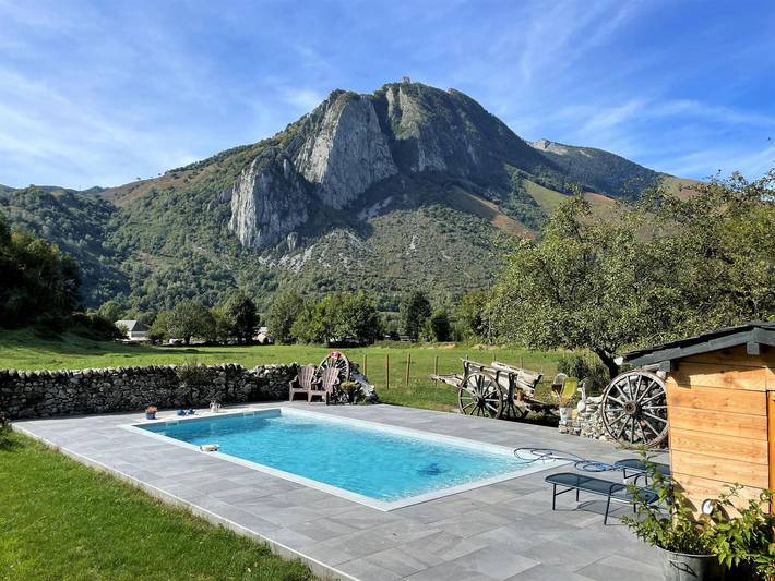 Chambre d’hôte pour 3 personnes avec jacuzzi in Accous, Béarn