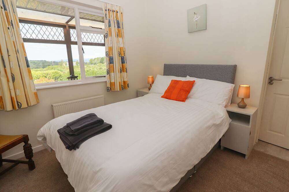 Shannon View, family friendly in Puckane, County Tipperary in Nenagh, Lough Derg