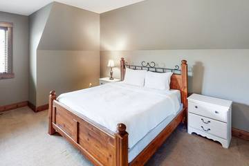 Chalet for 20 Guests in Blue Mountain (Ontario), Lake Huron ON, Picture 3