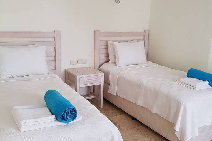 Ganze Wohnung, Lovely 2 bed 2 bath apartment semi private infinity pool and stunning sea views in Kaş, Provinz Antalya