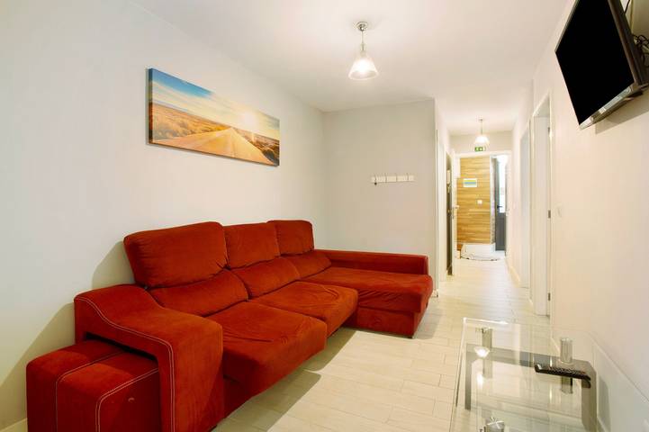 Apartamento inteiro, Apartamento 'Holiday Home Funchal Center T2' com Terraço Privado, Wi-Fi e Ar Condicionado in Funchal (Sé), Madeira