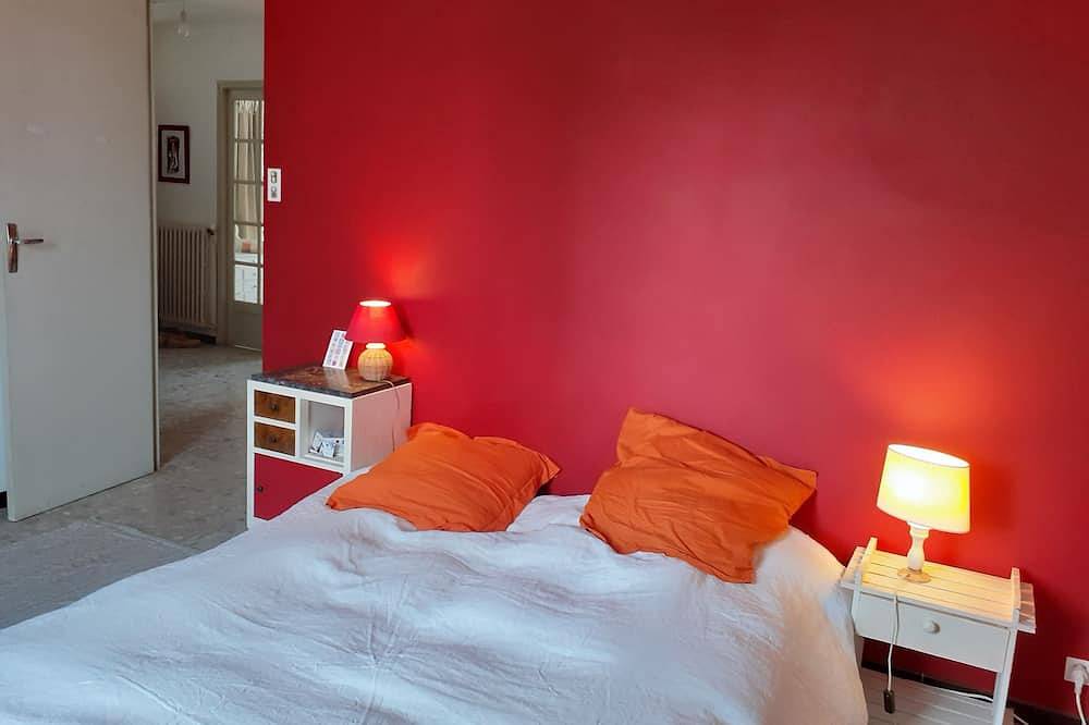 Appartement entier, Grande maison idéale pour deux couples in Velleron, Vaucluse