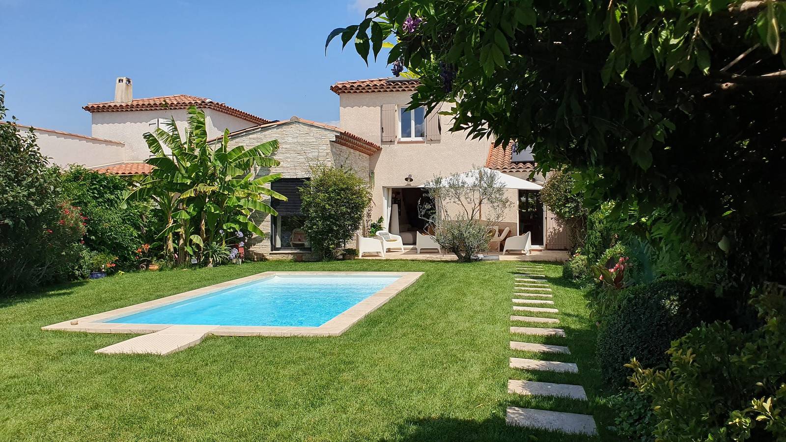 Casa de vacaciones 'Soa' con piscina privada, Wi-Fi y aire acondicionado in Gréoux-les-Bains, Parc naturel régional du Verdon