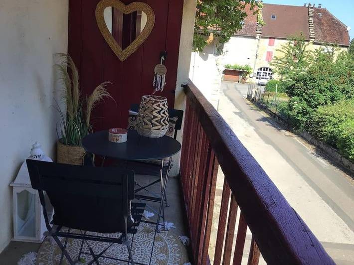 Gîte pour 4 personnes, avec balcon et vue, adapté aux familles à Passenans - 2