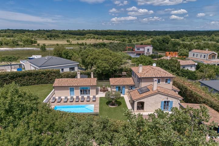Ferienhaus für 8 Personen, mit Pool und Terrasse, kinderfreundlich