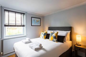 Log Cabin for 4 People in Brighton, Sussex, Photo 1