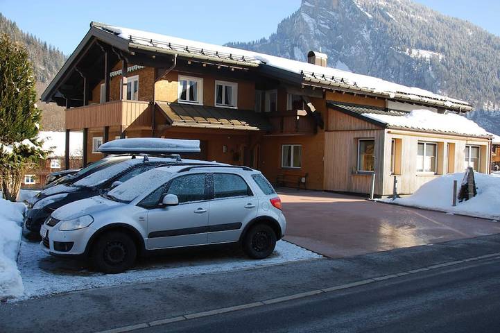 Apartment for 2 people, with garden and balcony in Au