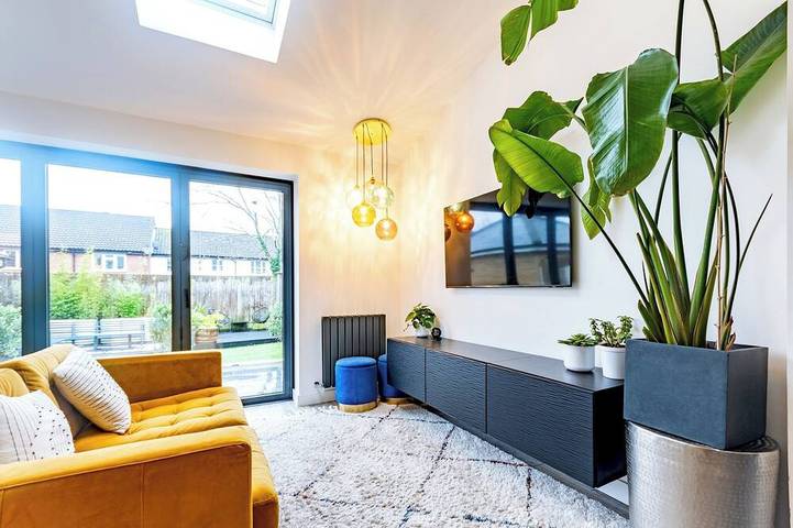 Comfortable 3 bedroom Home | Chelmsford | Sleeps 5 - Pass the Keys in Springfield (Chelmsford), Chelmsford