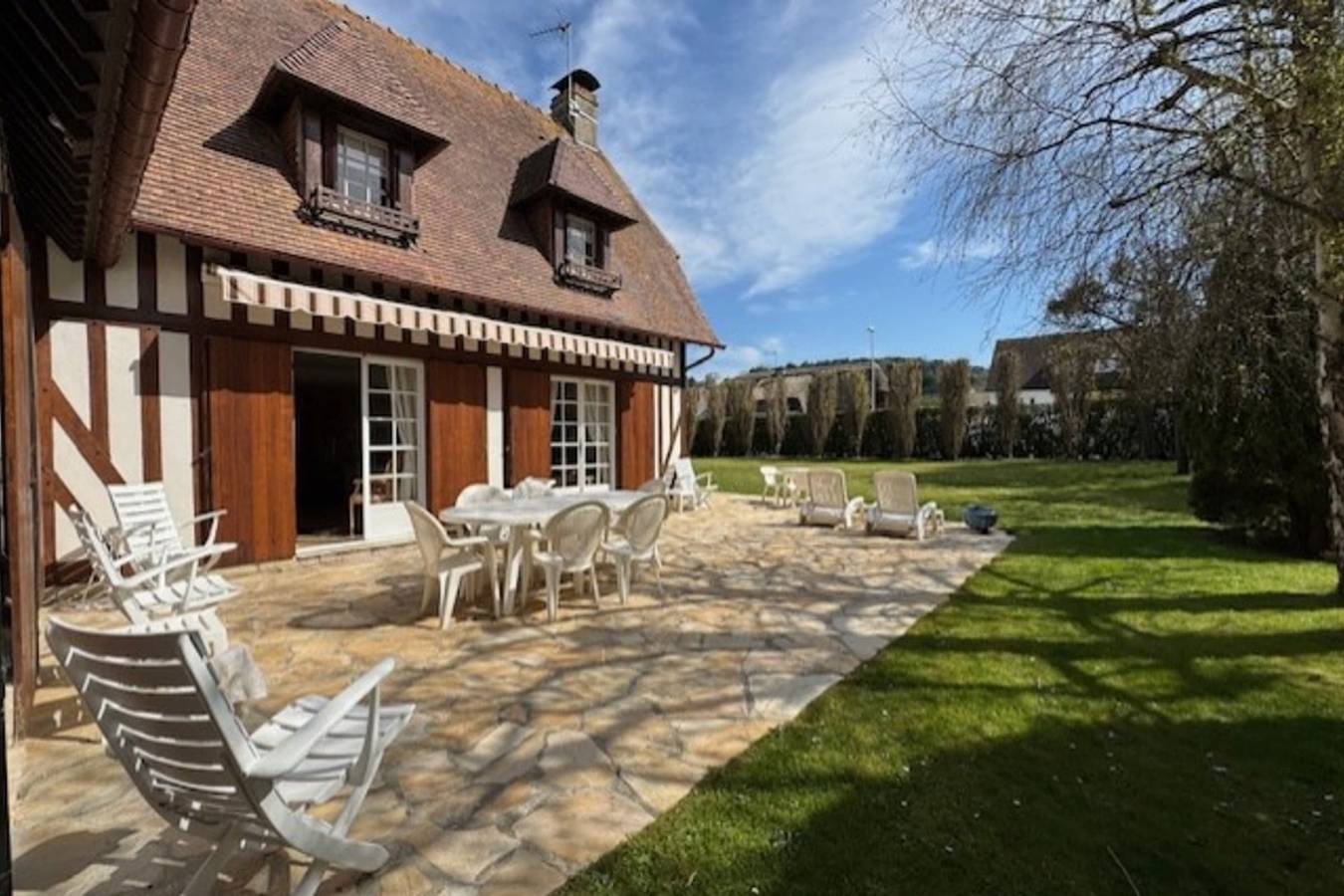 Large house with green garden in Tourgéville, Lisieux region
