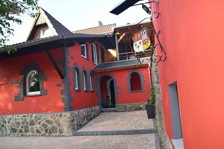 Ferienhaus für 8 Personen, mit Whirlpool und Garten sowie Terrasse und Sauna - 1