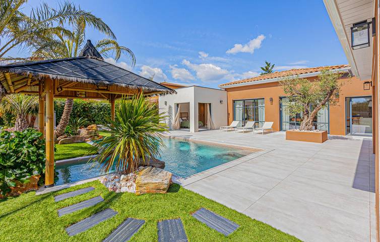 Location de vacances pour 12 personnes, avec piscine ainsi que terrasse et jardin à Puimisson - 2