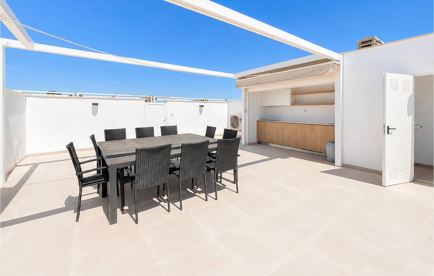 Apartamento vacacional entero, Amplio apartamento de 139 m² con piscina y terraza cerca de Pilar de la Horadada in Pilar de la Horadada, Costa Blanca