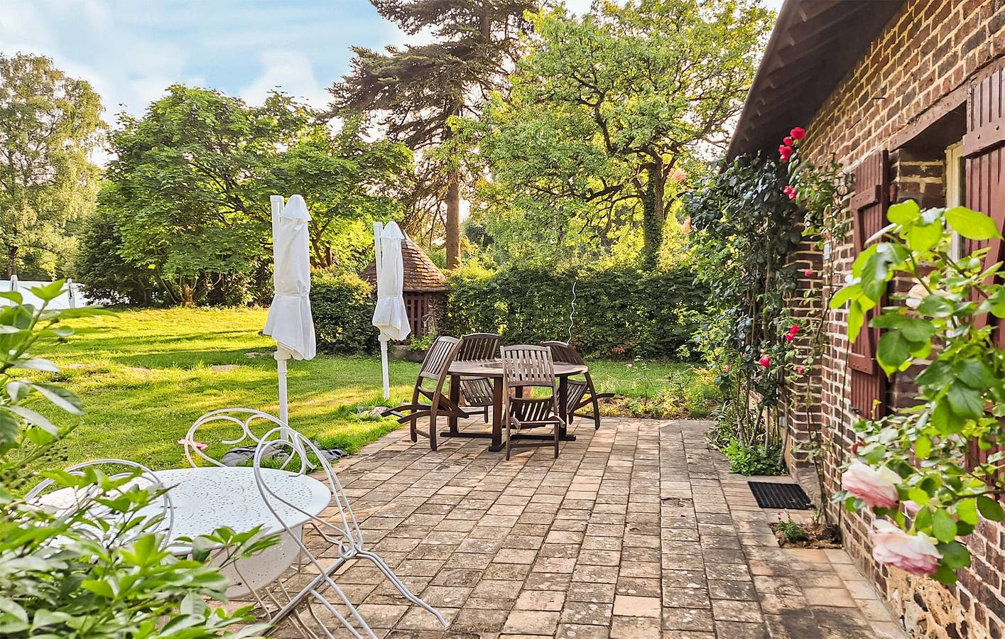 Poolside Paradise met parkeerplaats & internet in Vendôme en omgeving