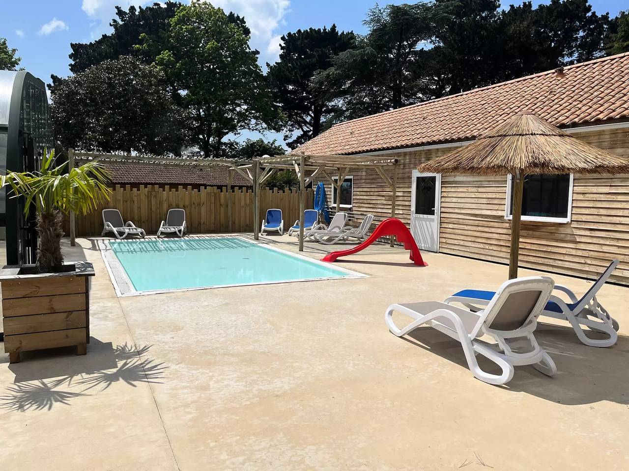 Appartement entier, Emplacement nu - Tente & Caravane - avec électricité 1 Ã  8 personnes - 1 pers. inclus dans le tarif in Paimbœuf, Vallée de la Loire