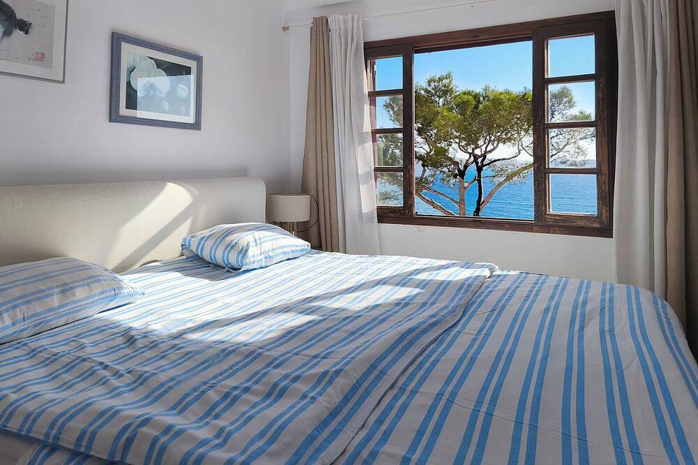 Entire apartment, Apartment with sea view for 3 people in Cala Fornells in Cala Fornells, Calvià
