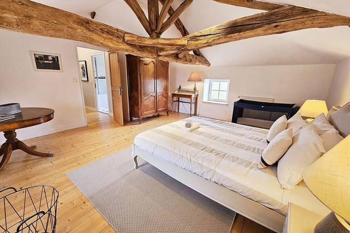 Location de vacances pour 13 personnes, avec terrasse et jardin à Saint-Simeux - 3