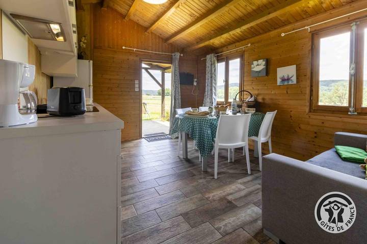 Gîte pour 4 personnes, avec jacuzzi ainsi que terrasse et piscine, animaux acceptés dans l' Ariège - 2
