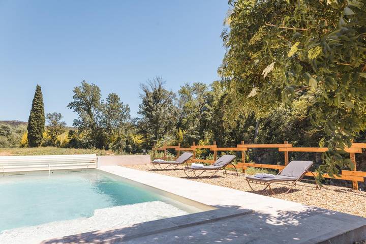 Gîte pour 10 personnes, avec Terrasse ainsi que Jardin et Piscine