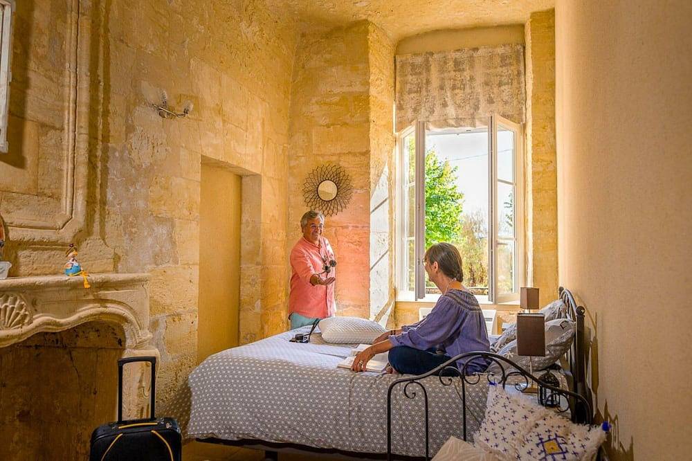 Casa troglodita con spa finlandés, sala de juegos y cerca de viñedos Aoc en Vouvray in Vouvray, Región de Tours
