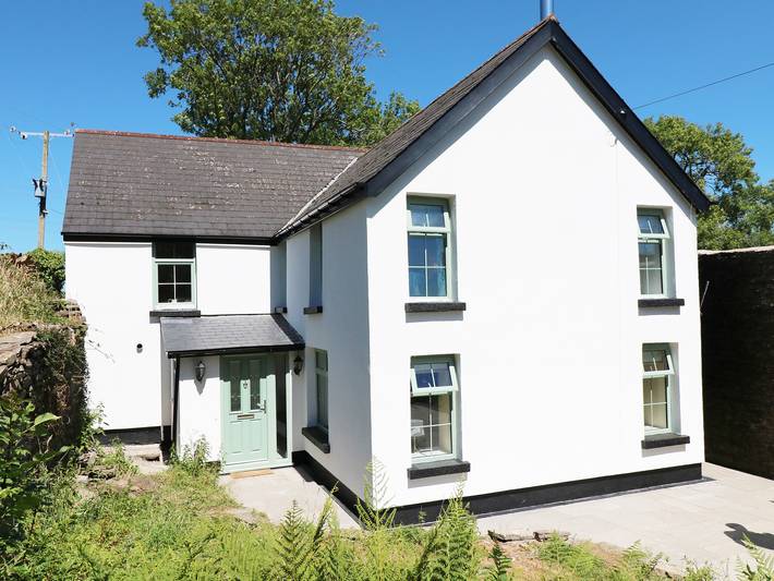 Holiday rental for 10 people, with pool in Wales