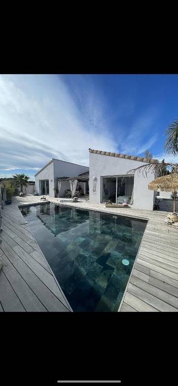 Cottage pour 2 personnes, avec piscine ainsi que jardin et vue à Pinet (homonymie)