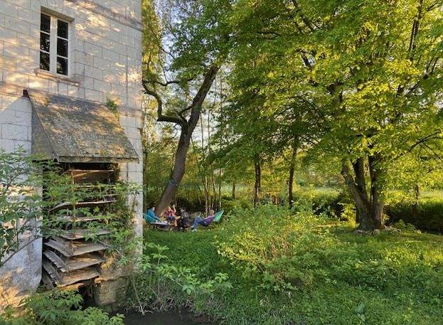 Gîte pour 15 personnes, avec jardin, animaux acceptés à Villeloin-Coulangé