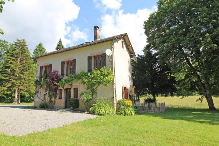 Gîte pour 6 personnes, avec jardin dans Saint-Priest-Taurion - 2