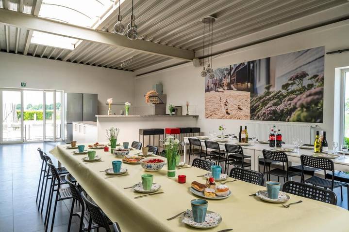 Location de vacances pour 37 personnes, avec jardin et terrasse ainsi que vue et piscine à Kruishoutem - 3