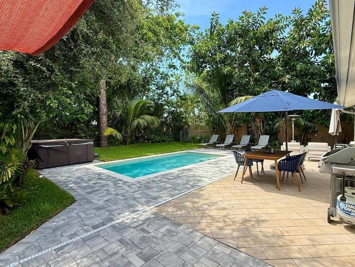 Holiday home for 6 people, with garden and pool as well as hot tub - 1