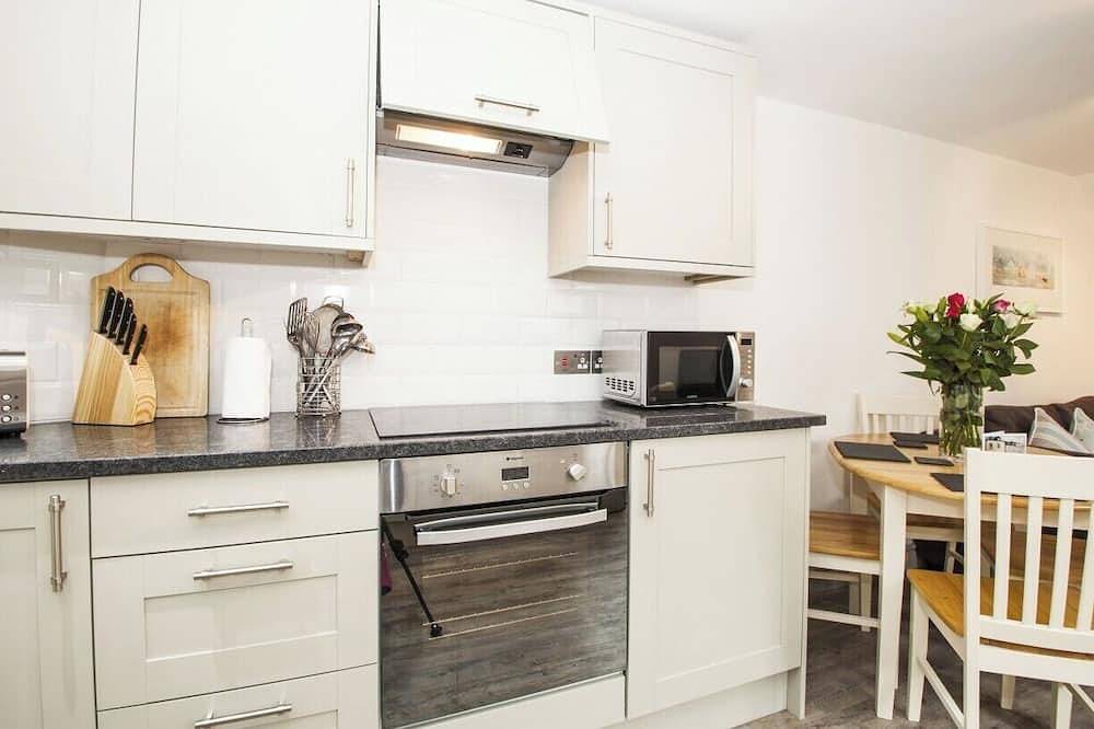 Log Cabin for 4 People in Padstow, Cornwall