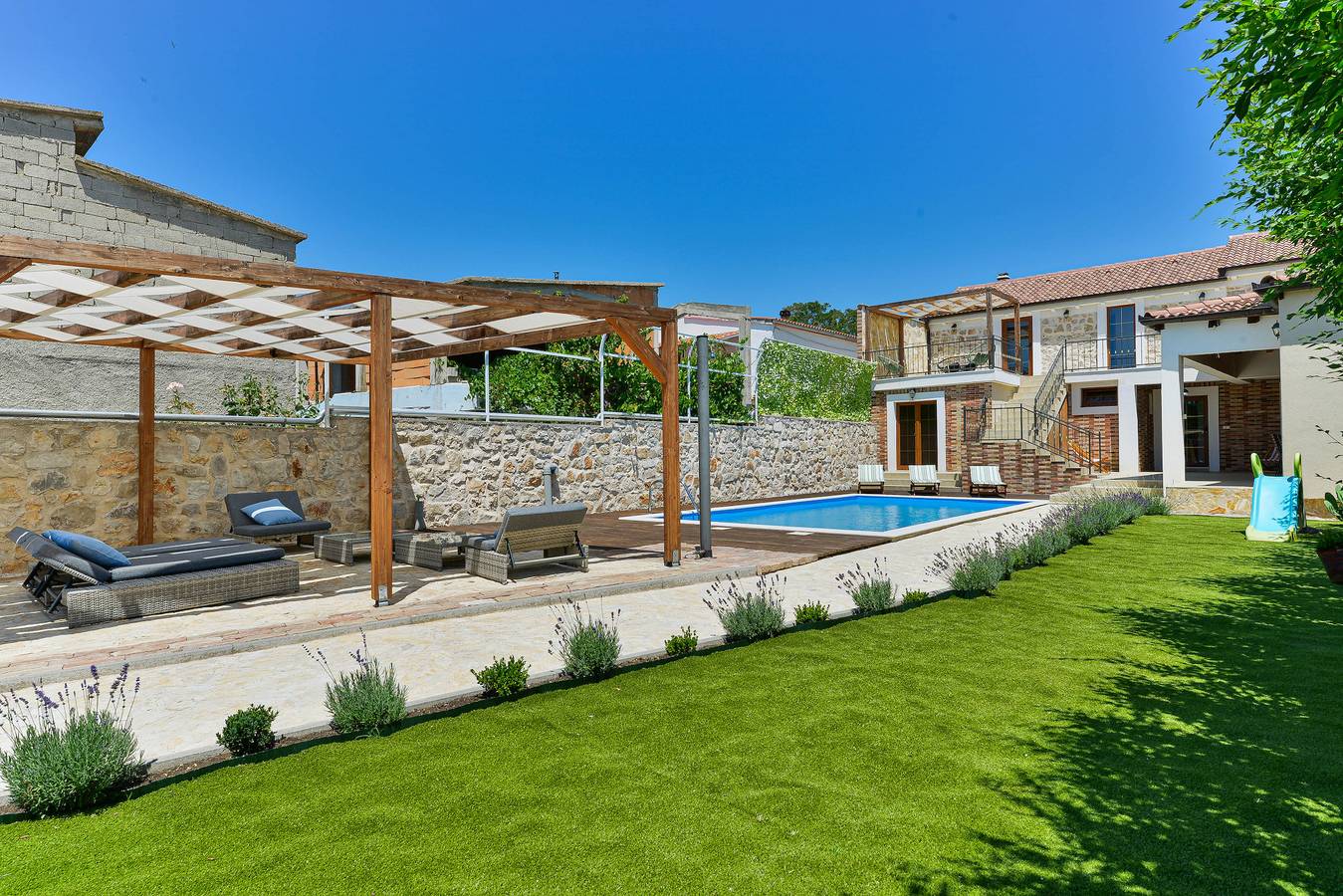 Stone villa Anita with pool in Galovac, Zadar