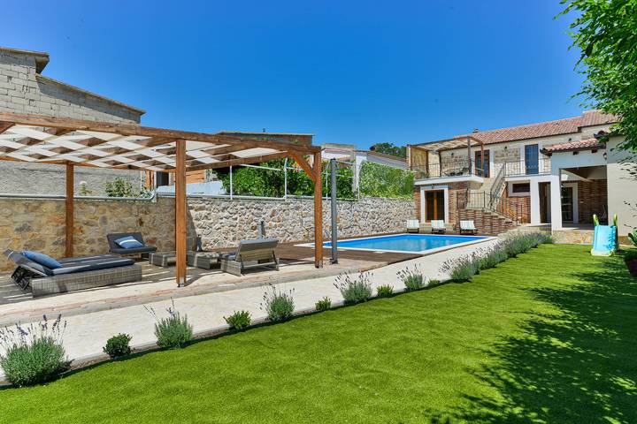 Stone villa Anita with pool in Galovac, Zadar