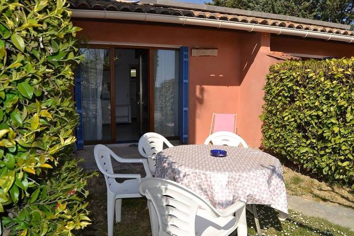 Appartement de vacances pour 3 personnes, avec Terrasse ainsi que Jardin et Piscine