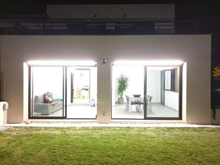 Gîte pour 6 personnes, avec jardin ainsi que piscine et vue, adapté aux familles à Villegailhenc