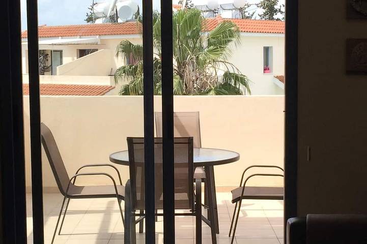 Appartamento intero, Moderno appartamento con 2 camere da letto e WiFi situato nella zona Universal di Paphos in Pafo, Sud di Cipro