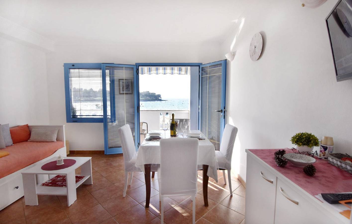 Ganze Ferienwohnung, Schöne Wohnung in Savudrija mit Möblierter Terrasse und Meerblick in Savudrija, Umag und Umgebung