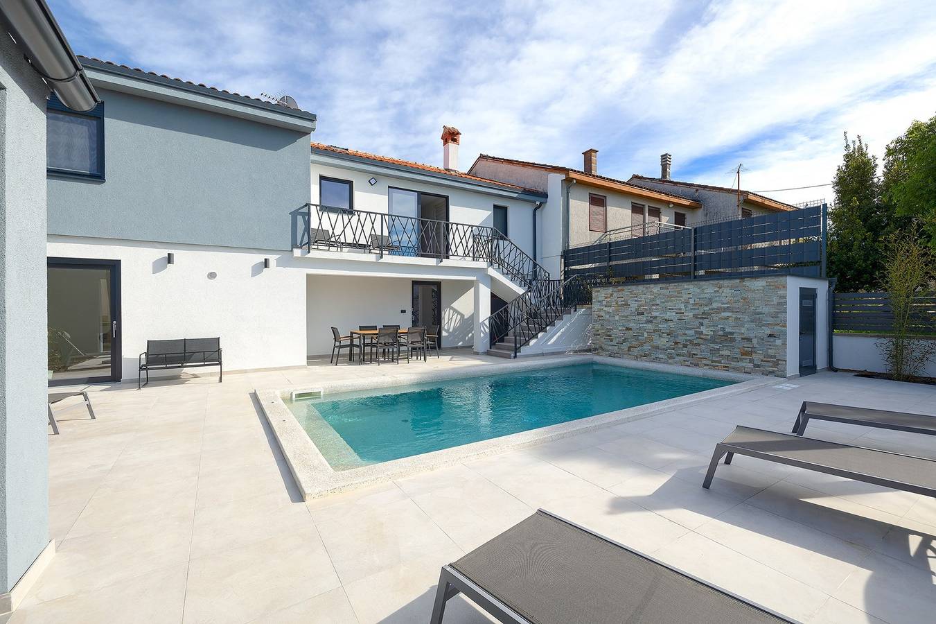 Villa Meri in Pula mit Pool und Meerblick in Stinjan, Pula