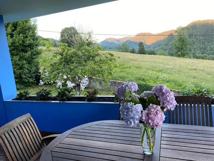 Casa rural para 10 personas, con balcón además de vistas y jardín en Cabranes