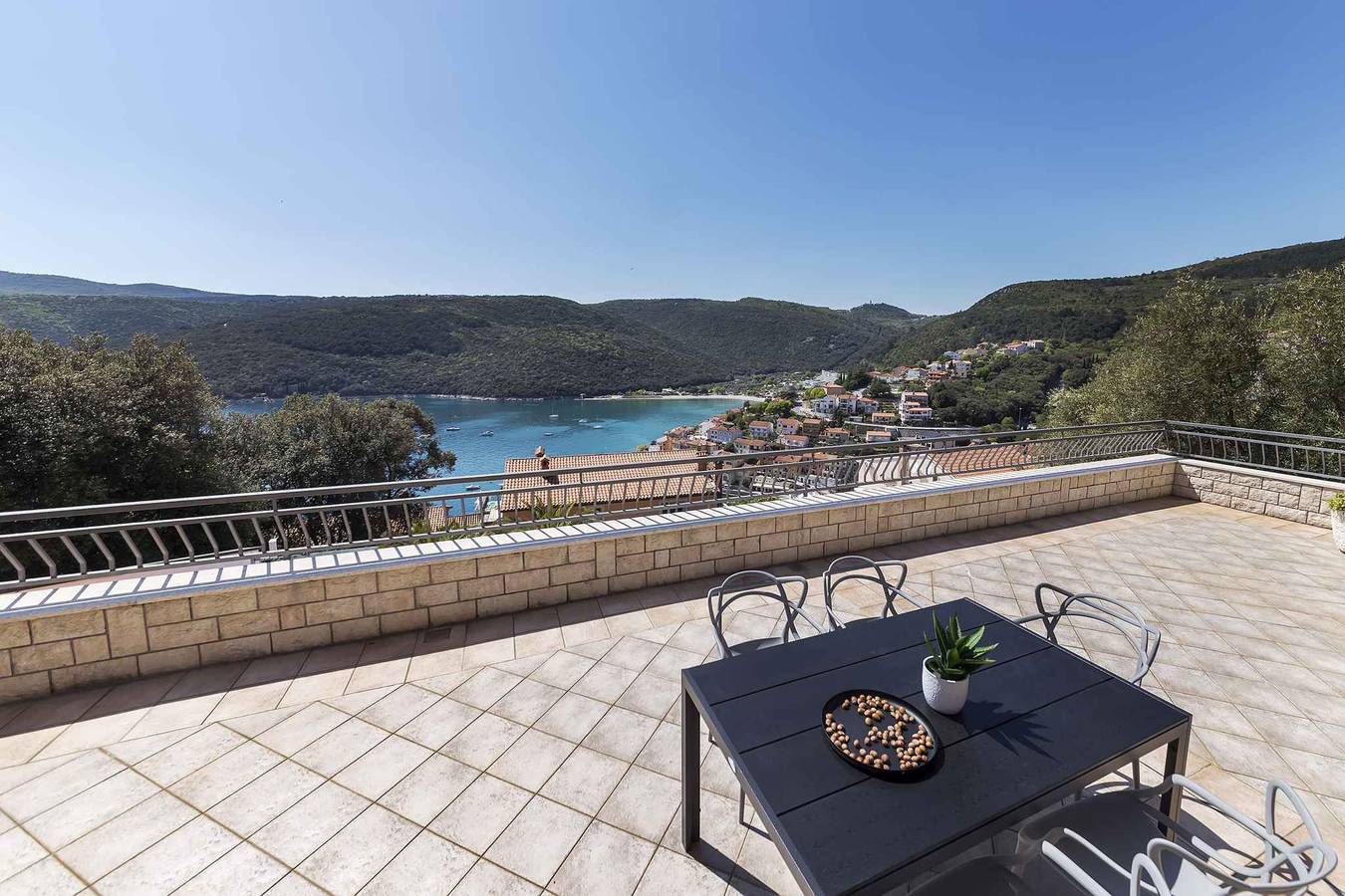 Entire holiday apartment, Holiday apartment mit Terrasse und Meerblick  in Rabac, Labin-Rabac